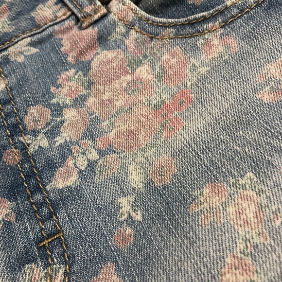Tinseltown Floral Print Jean Shorts - Picture 4 of 5